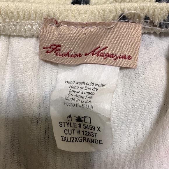 3/$28❤️Mini strapless black with multicolor top size 2 XL - Picture 6 of 7